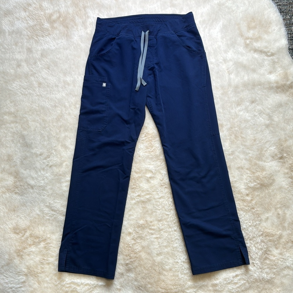 figs navy blue kade cargo scrub pants - M